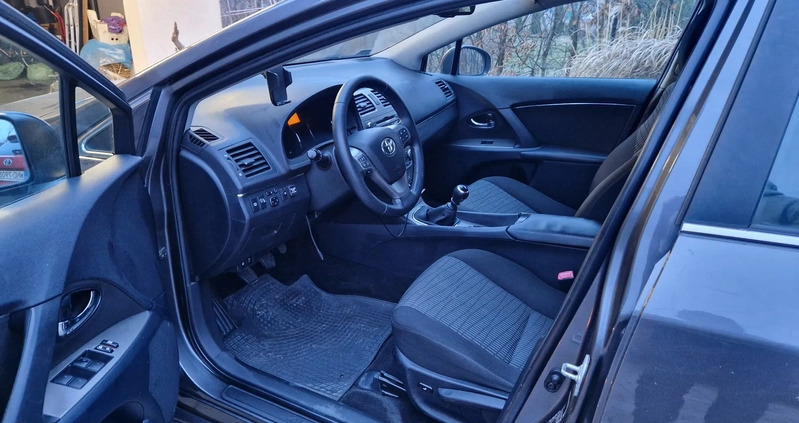 Toyota Avensis cena 34500 przebieg: 240000, rok produkcji 2011 z Skalbmierz małe 92